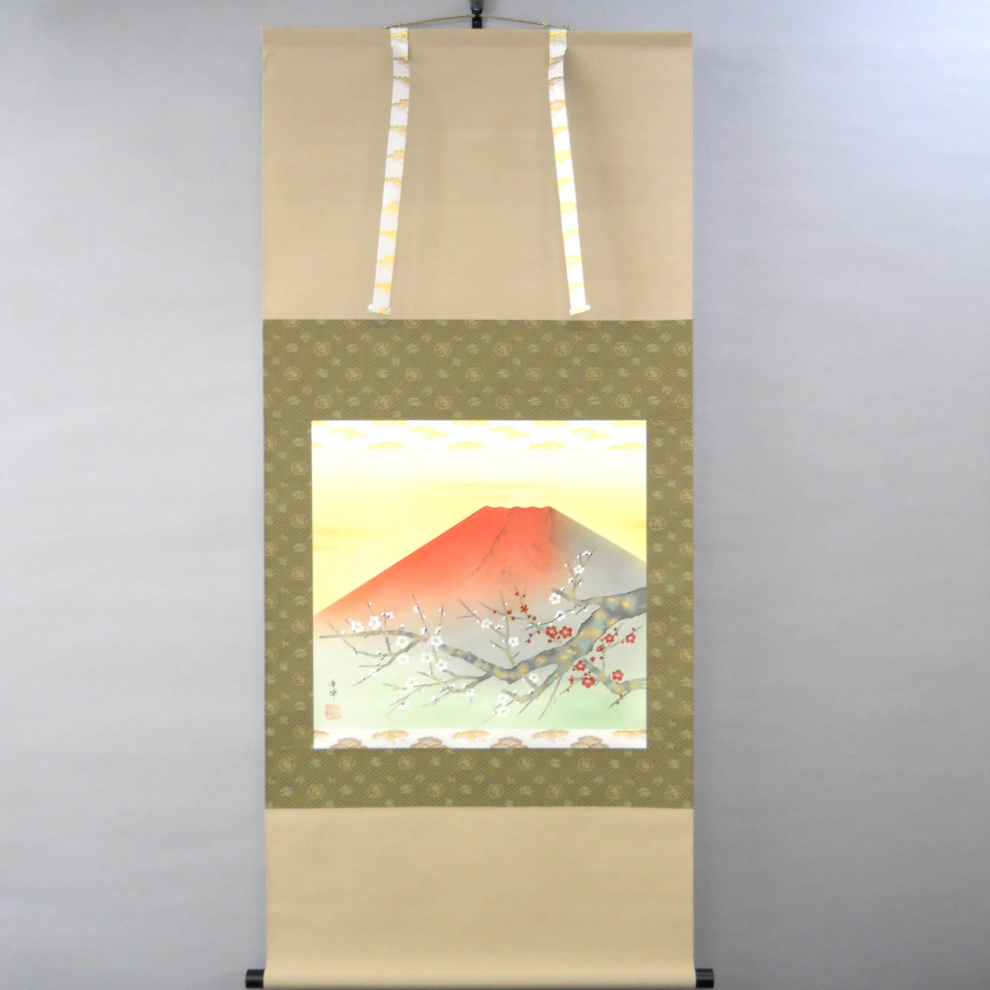 Kakejiku Hanging Scroll: Red Mt. Fuji and Kōhaku Plum Blossoms / Inoue Shūhō