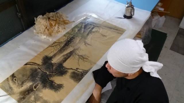 Request for Restoration of Damaged Hanging Scrolls from the UK